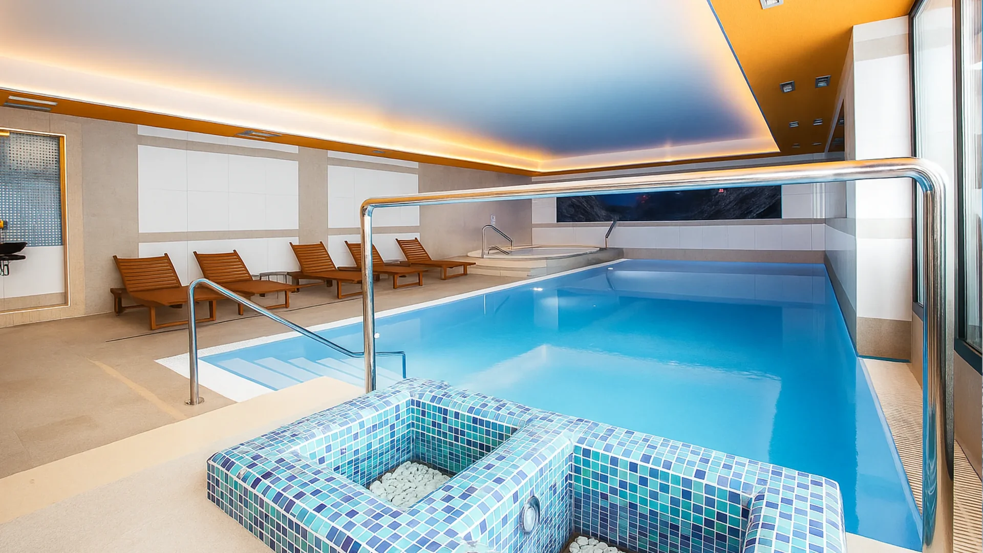 Bazén a odpočinková zóna wellness